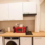 2 pieces avec mezzanine et deco design - Paris 9